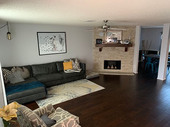 LIVING ROOM W/ FIREPLACE