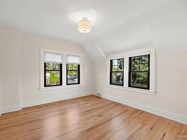 2136 Dorchester Rd — Photo 37
