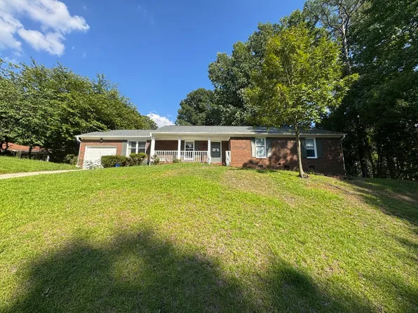215 Offing Ct, Fayetteville, NC 28314