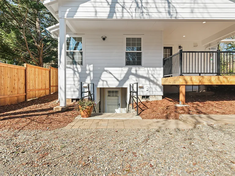 Lower Dr — Photo 11