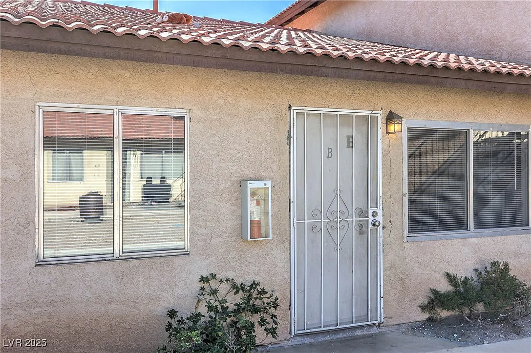 2 bed, 1.0 bath, 3168 sqft, $1,159 — Photo 2