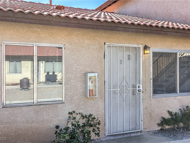 3109 N Walnut Rd #B — Photo 2