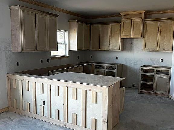 5th image of 6106 Olivia St