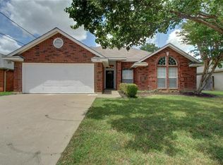 903 Meadowdale Rd, Arlington, TX 76017