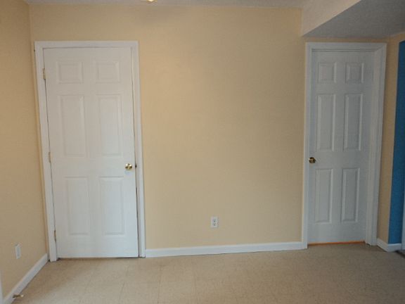 laundry left/ Bath rt