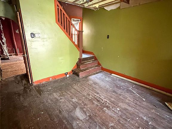 5th image of 639 N Willow St