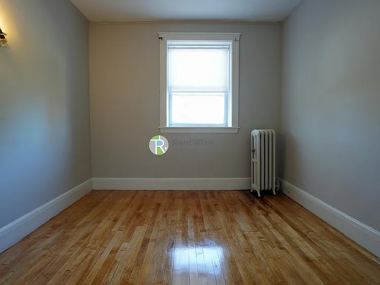 90 Cypress — Photo 16