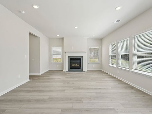 The Dakota floorplan with the Sleek 1 interior package.