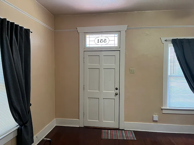 551 S 1st Ave — Photo 5