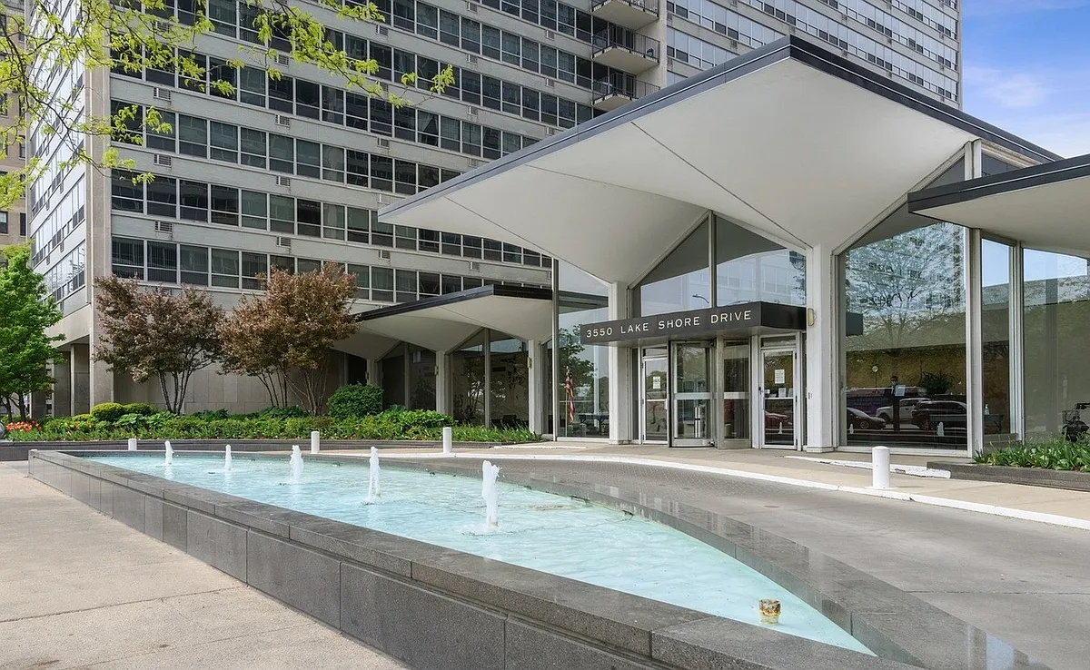 Building Photo - 3550 N Lake Shore Dr #1813