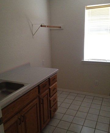 5th image of 503 Meadowpark Dr