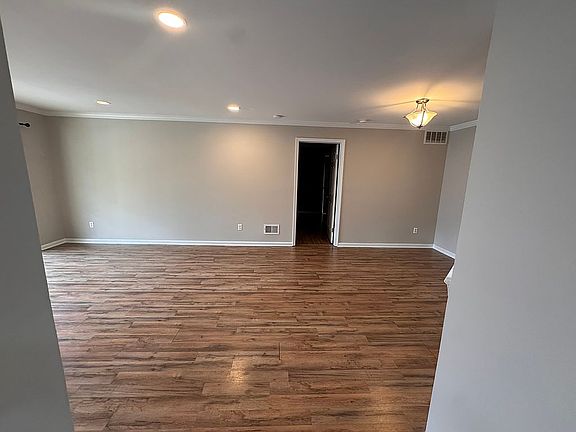 4th image of 605 Chester Ct