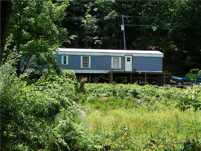 2nd image of 1954 Lamb Hollow Rd