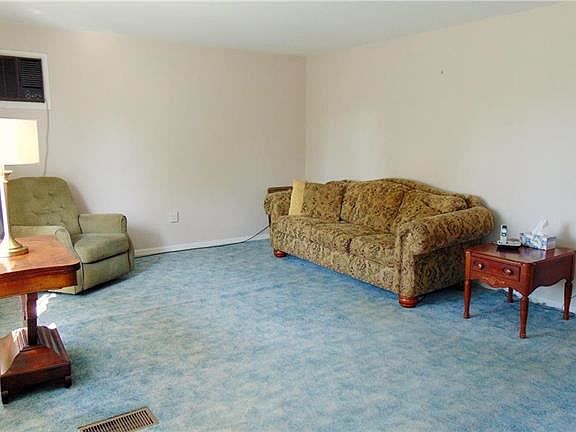 3rd image of 507 Farm View Dr