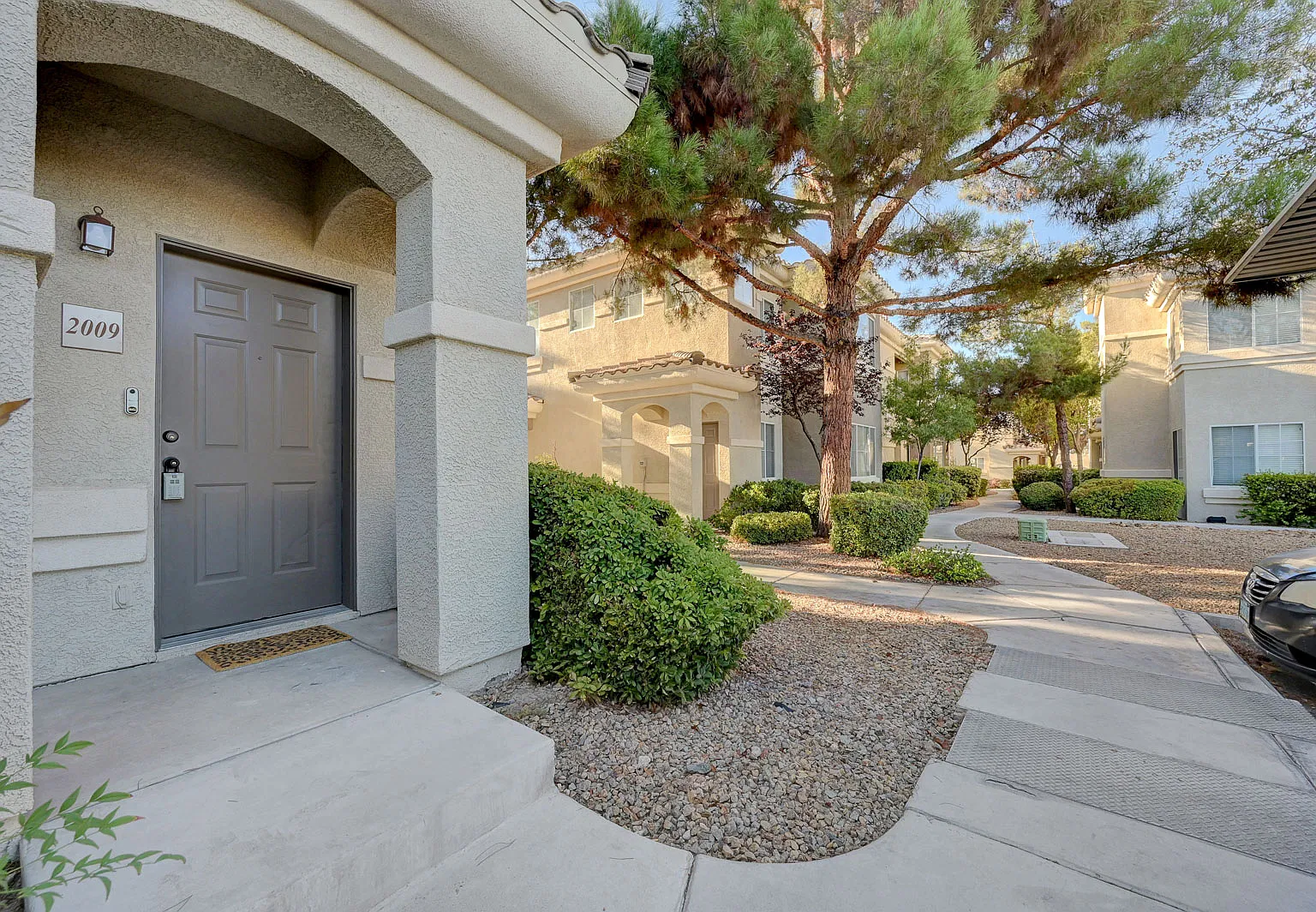 2 bed, 936 sqft, $1,695 — Photo 3