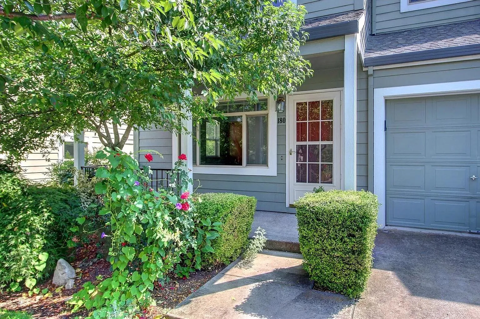 3 bed, 2.5 bath, 1361 sqft, $2,199 — Photo 2