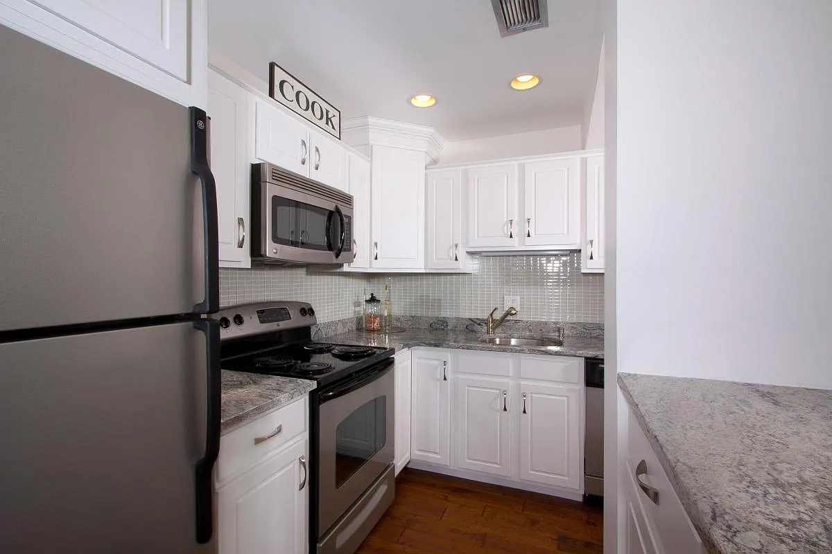 Bowdoin School Apartments — Photo 1