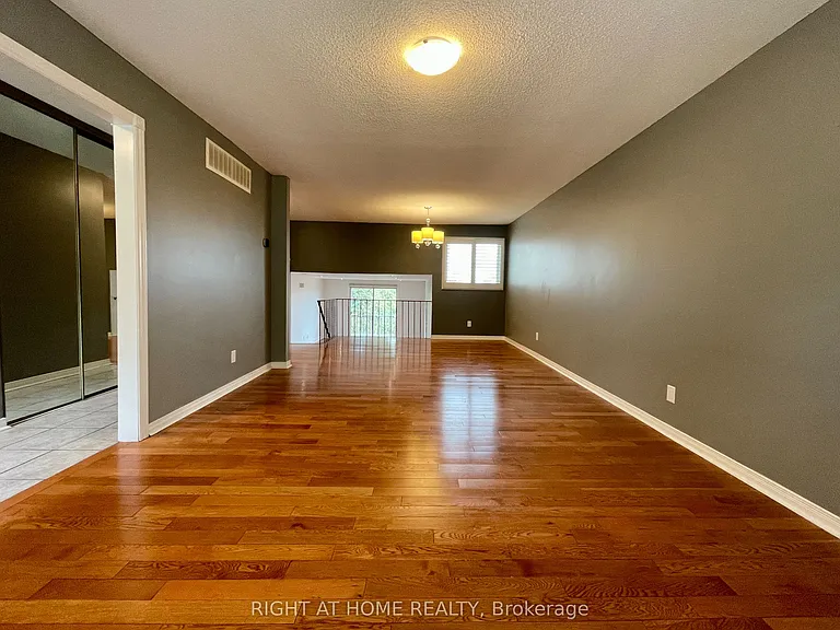 183 Autumn Hill Cres #UPPER — Photo 6