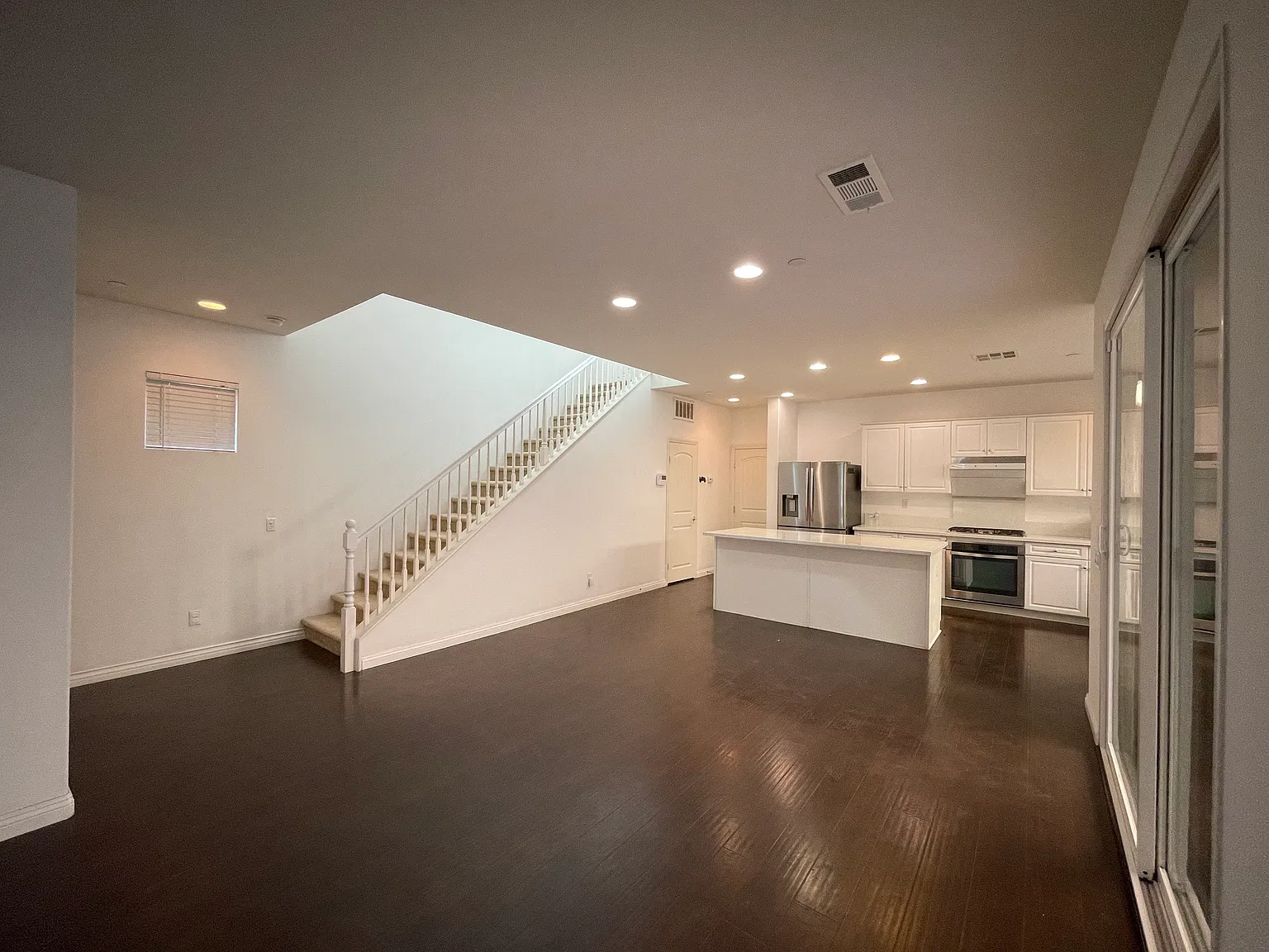 3 bed, 2.5 bath, 1702 sqft, $3,700 — Photo 3