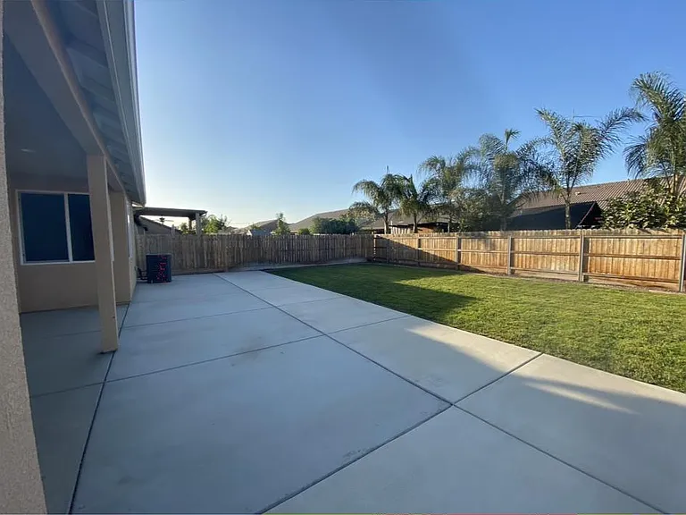 2406 Plantation Ave — Photo 15