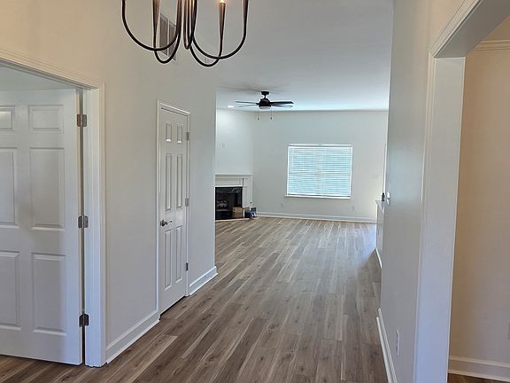 5th image of 2194 Spring Hill Cir