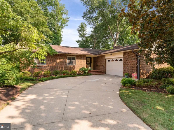 15835 Vista Dr, Dumfries, VA 22025