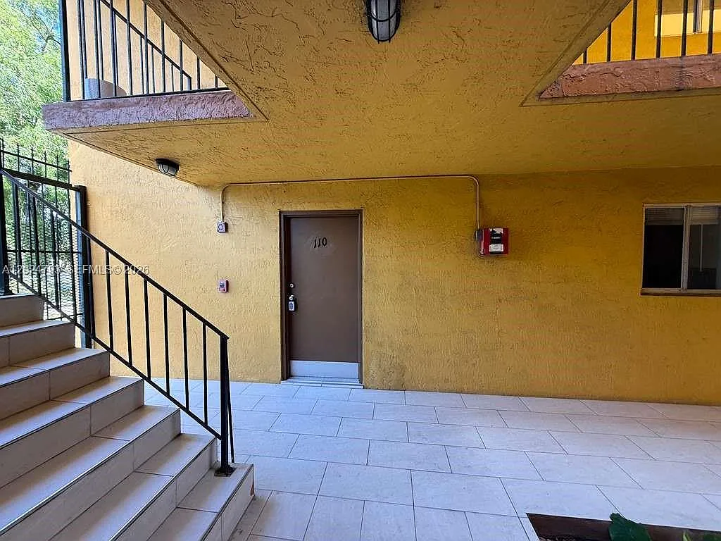 Building Photo - 1501 W 42nd St #110