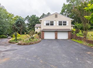 6 Locust Pl, Colts Neck, NJ 07722
