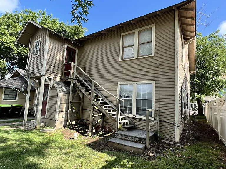 827 E Main St #B — Photo 8