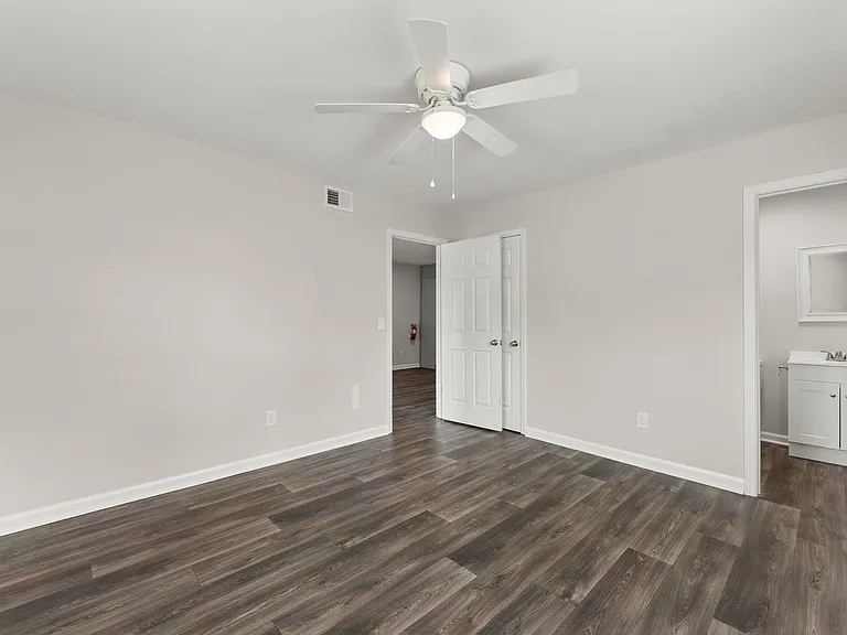 Forsyth Flats — Photo 9