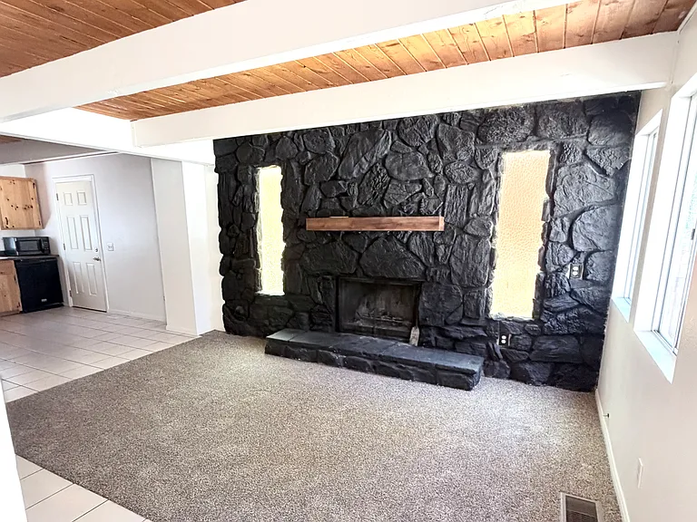 2317 Eagle Ln — Photo 2