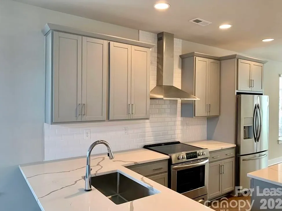 3 bed, 3.5 bath, 1727 sqft, $3,100 — Photo 3