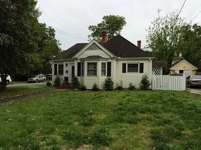 3 bed, 1200 sqft, $2,200 — Photo 2