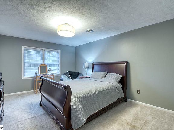 4th image of 408 Longstreet Dr