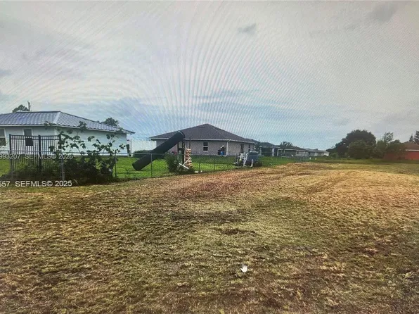 3807 24th St W, Lehigh Acres, FL 33971