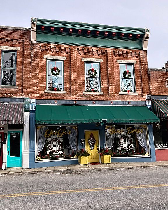 1st image of 110 E Main St