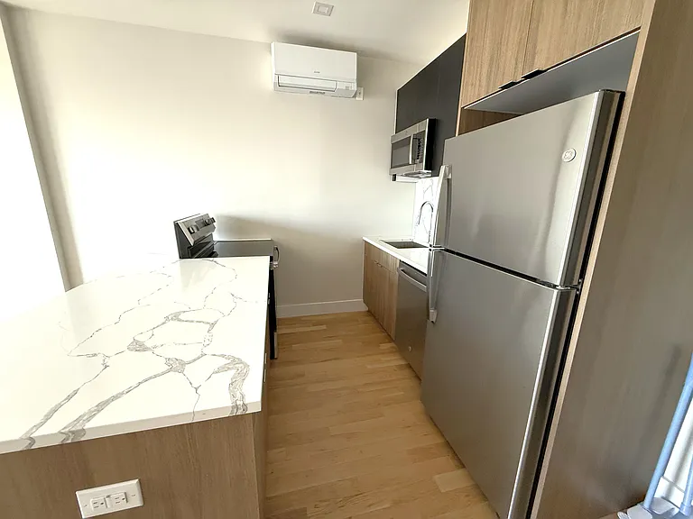 1700 Jerome Ave #6A — Photo 6