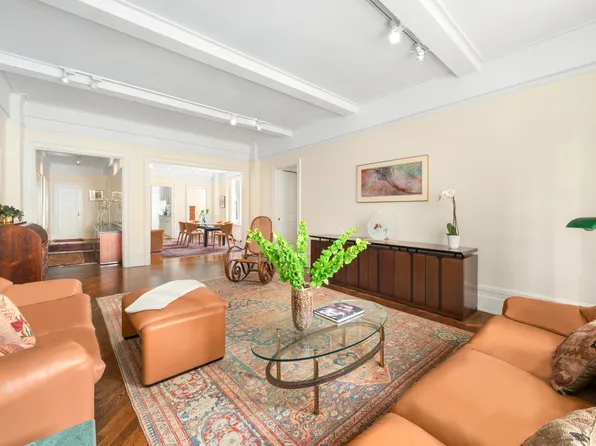 103 East 84th Street 5B image 2 of 11