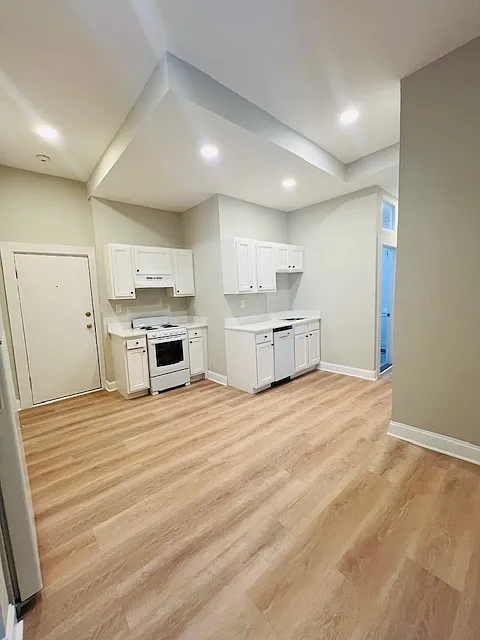 3 bed, 1.5 bath, $5,400 — Photo 2