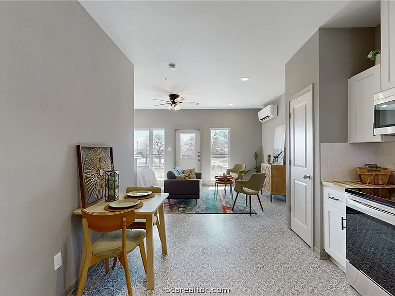 101 W 33rd St #102 — Photo 5