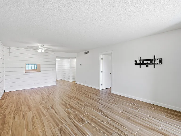 2805 Casita Way #112 — Photo 3