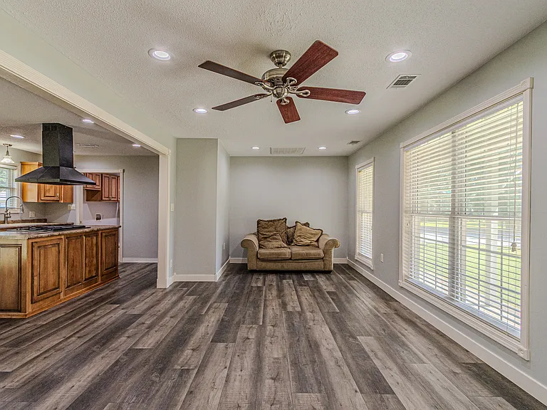 306 N Center Hill Rd — Photo 11