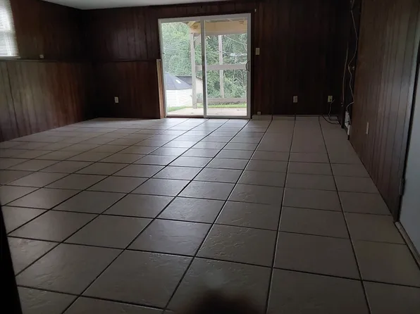 4110 S Crackerneck Rd, Independence, MO 64055