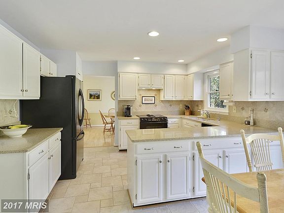 Kitchen with Silestone Counters