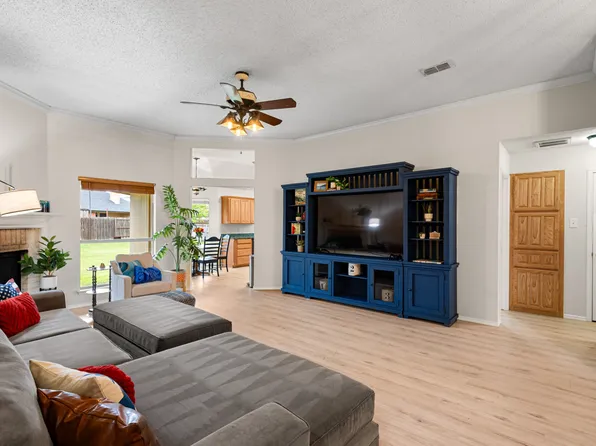 101 Saint James Ct, Rhome, TX 76078