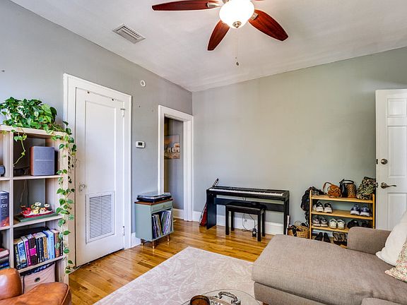 4th image of 2651 Dellwood Ave #1