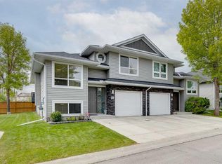 55 N Fairways Dr NW #111, Airdrie, AB T4B 2T5