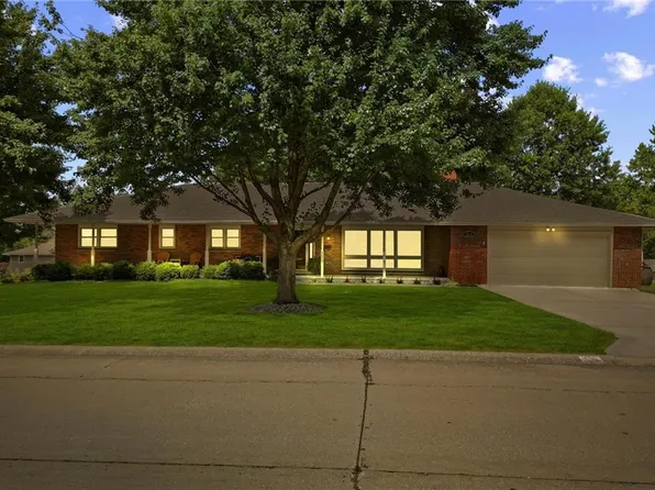 300 Zay Dr, Excelsior Springs, MO 64024