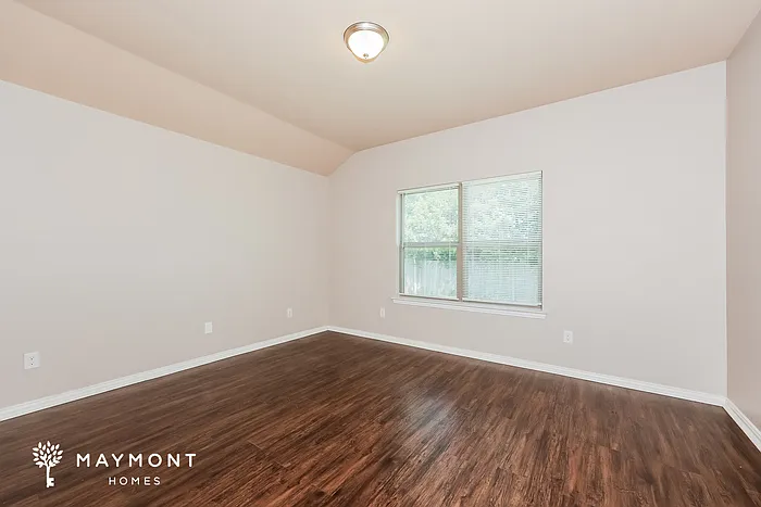 930 Haley Dr — Photo 8