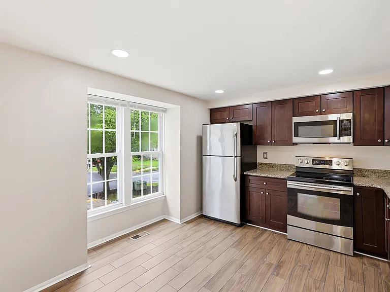 57 Shrewsbury Ct — Photo 7